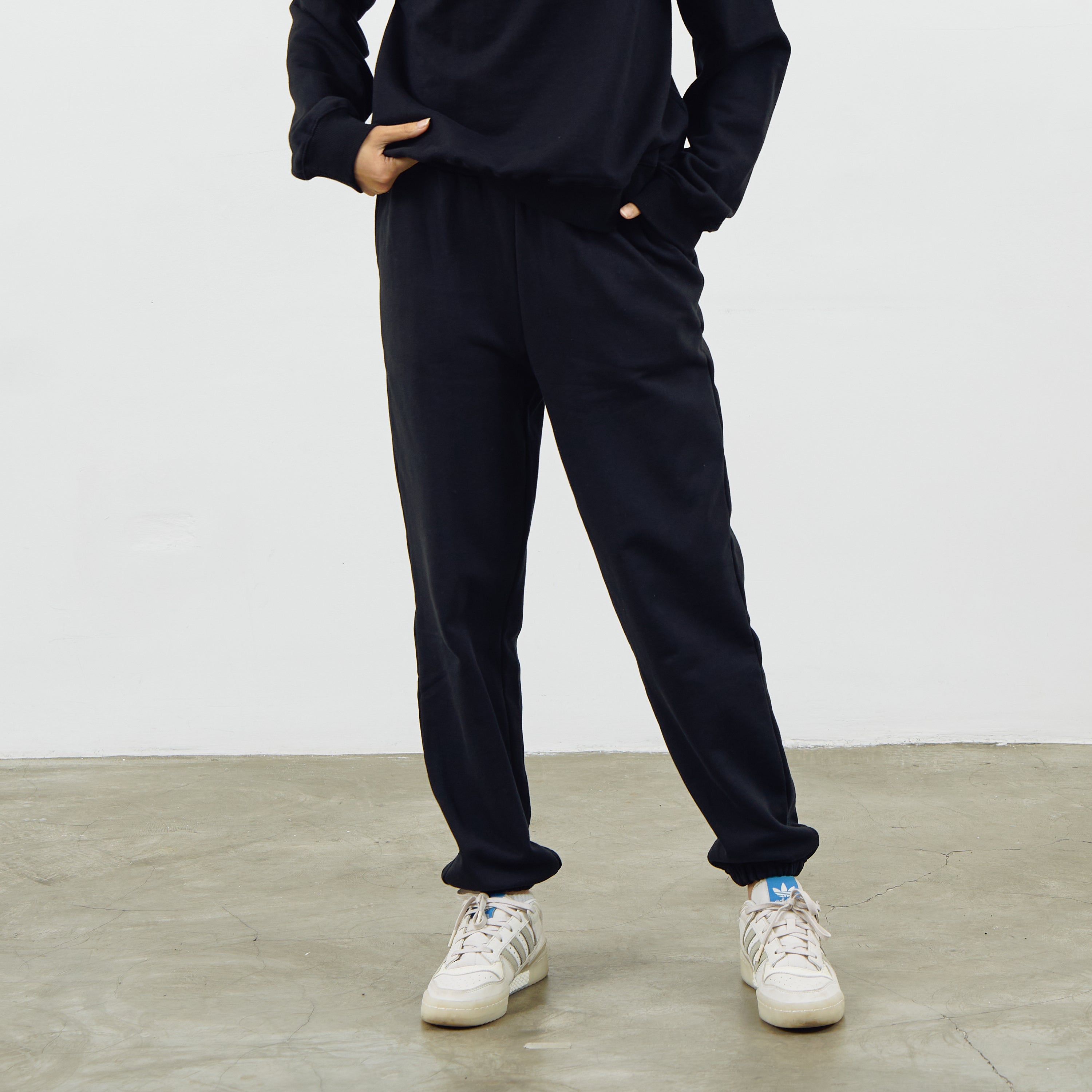 Sweatpants with outlet front pockets